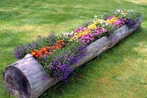 40+ Creative DIY Garden Containers and Planters from Recycled Materials --> DIY Hollow Log Planter for Flowers