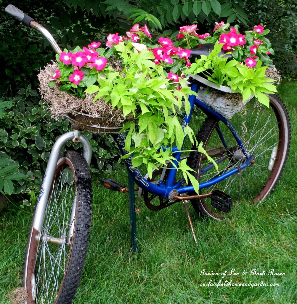 40+ Creative DIY Garden Containers and Planters from Recycled Materials --> DIY Bicycle Planter