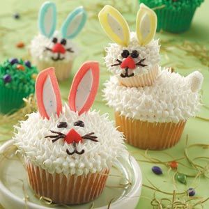 20+ Creative DIY Easter Bunny Cake Recipes --> DIY Easter Bunny Cupcakes