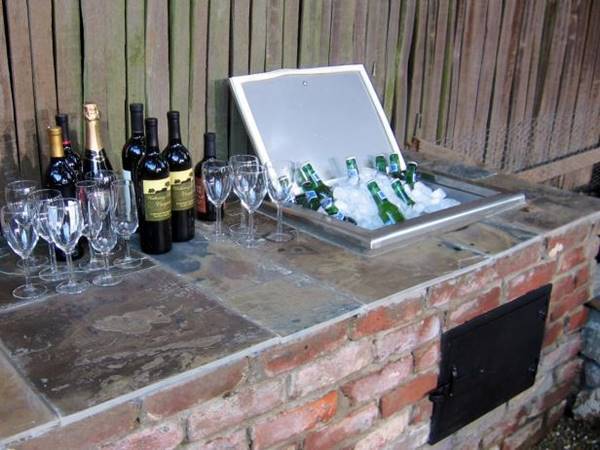 30+ Creative DIY Wine Bars for Your Home and Garden --> How to Build a Backyard Bar