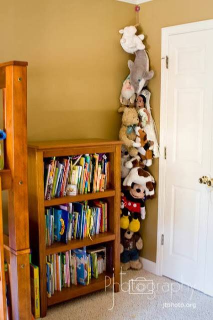 20+ Creative DIY Ways to Organize and Store Stuffed Animal Toys --> Hang a Rope from the Ceiling and Clip the Stuffed Animals to It with Clothespins