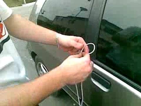 25+ Easy and Useful Car Hacks Every Driver Should Know --> Unlock Your Car with Shoelace in 10 Seconds