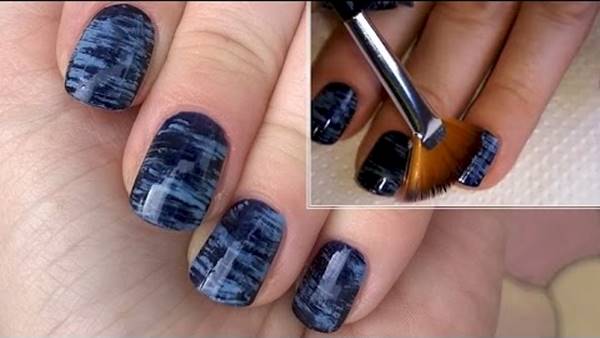 Creative DIY Nail Art Designs That Are Actually Easy to Do --> DIY easy striped nail art for beginners