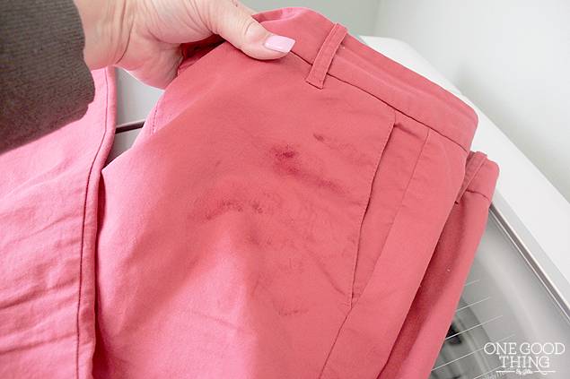 35+ Useful Clothing Hacks Every Woman Should Know --> How to remove oil stains from dark-colored clothing