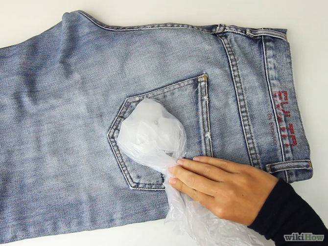 35+ Useful Clothing Hacks Every Woman Should Know --> How to remove chewing gum from jeans