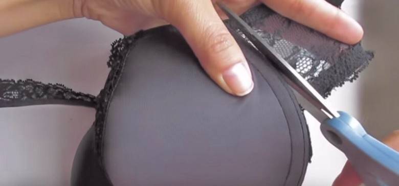 35+ Useful Clothing Hacks Every Woman Should Know --> How to make a backless bra
