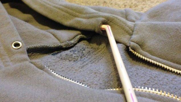 35+ Useful Clothing Hacks Every Woman Should Know --> Rethread a drawstring with a straw