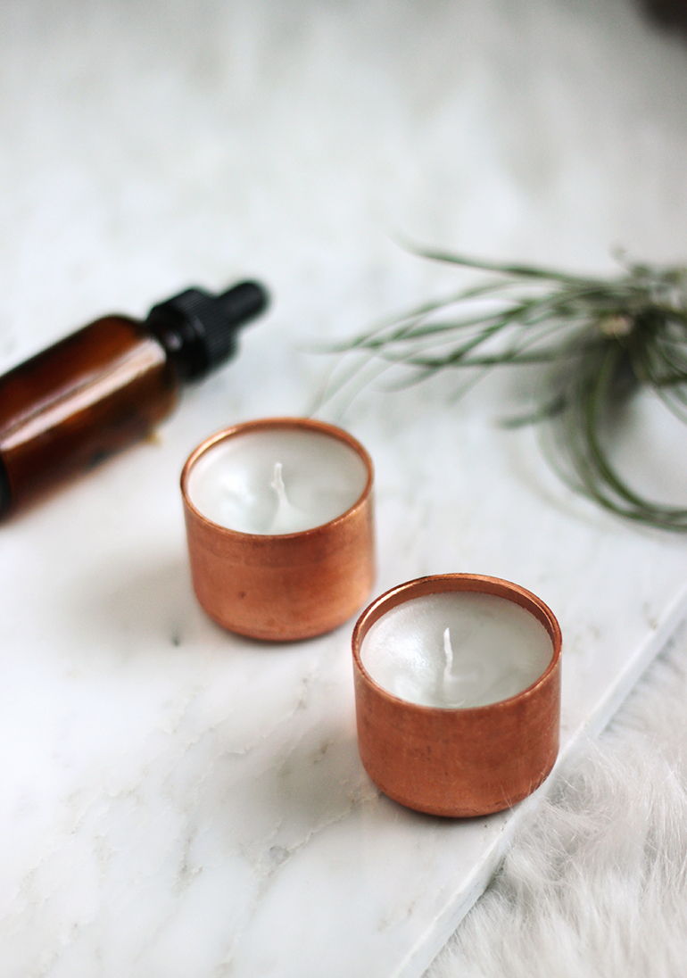 40+ Creative DIY Holiday Candles Projects --> DIY Copper Candle