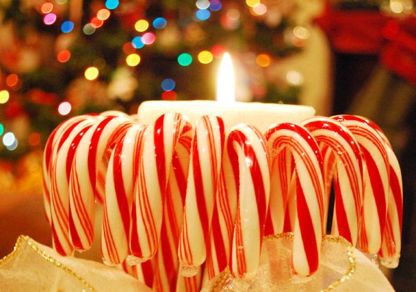 40+ Creative DIY Holiday Candles Projects --> Candy Cane Candle