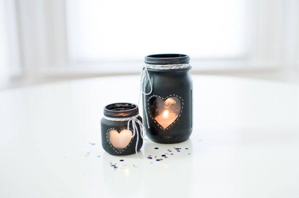 40+ Creative DIY Holiday Candles Projects --> DIY Chalkboard Mason Jar Candle Centerpiece