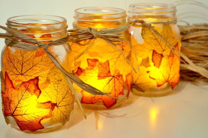 40+ Creative DIY Craft Projects with Fall Leaves --> Autumn Leaf Mason Jar Candle Holder