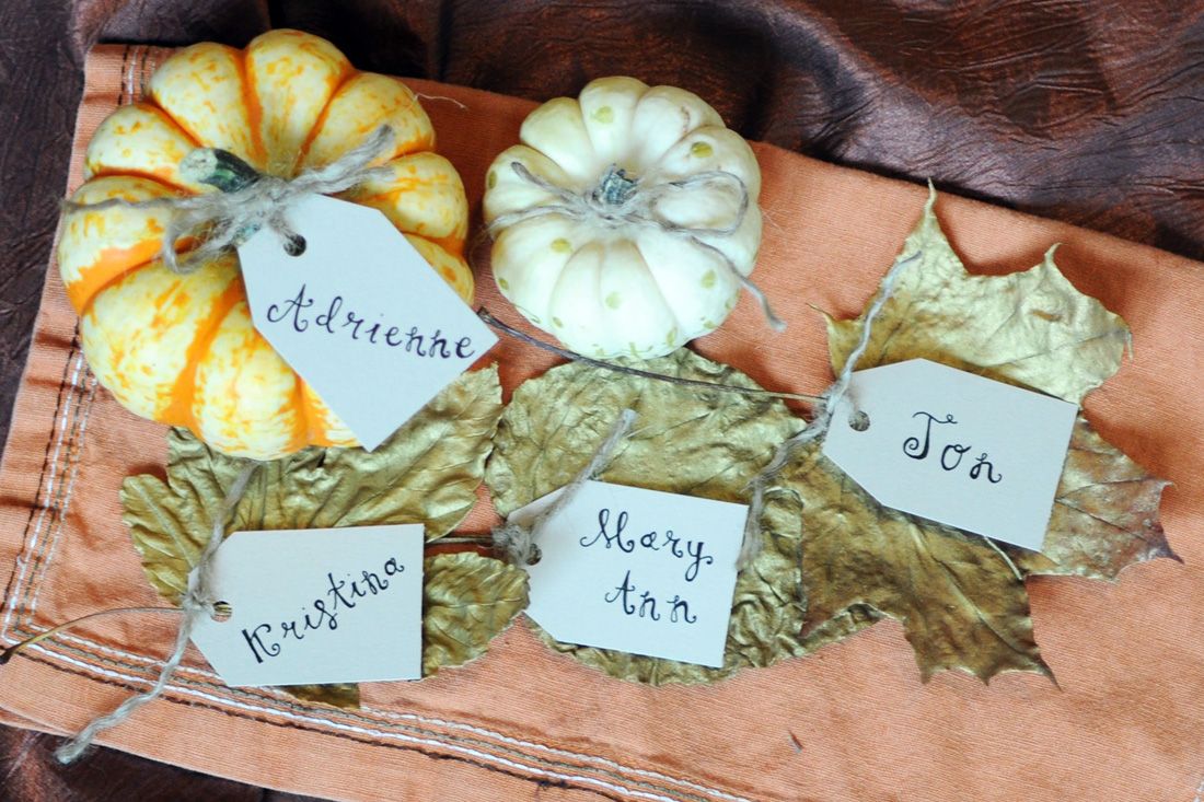 40+ Creative DIY Craft Projects with Fall Leaves --> Leaf Place Cards