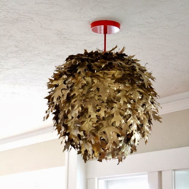 40+ Creative DIY Craft Projects with Fall Leaves --> Fallen leaf Lantern