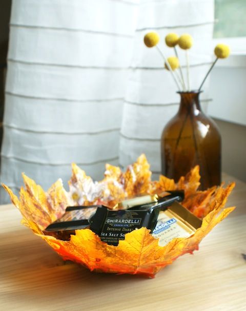 40+ Creative DIY Craft Projects with Fall Leaves --> DIY Autumn Leaf Bowls