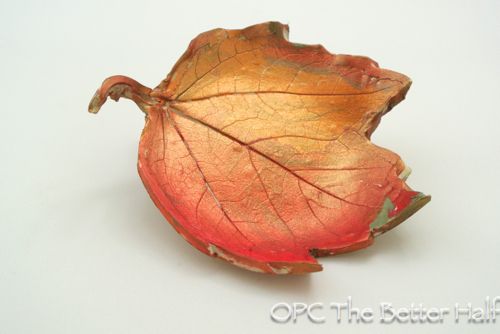 40+ Creative DIY Craft Projects with Fall Leaves --> Clay Autumn Leaf Bowls
