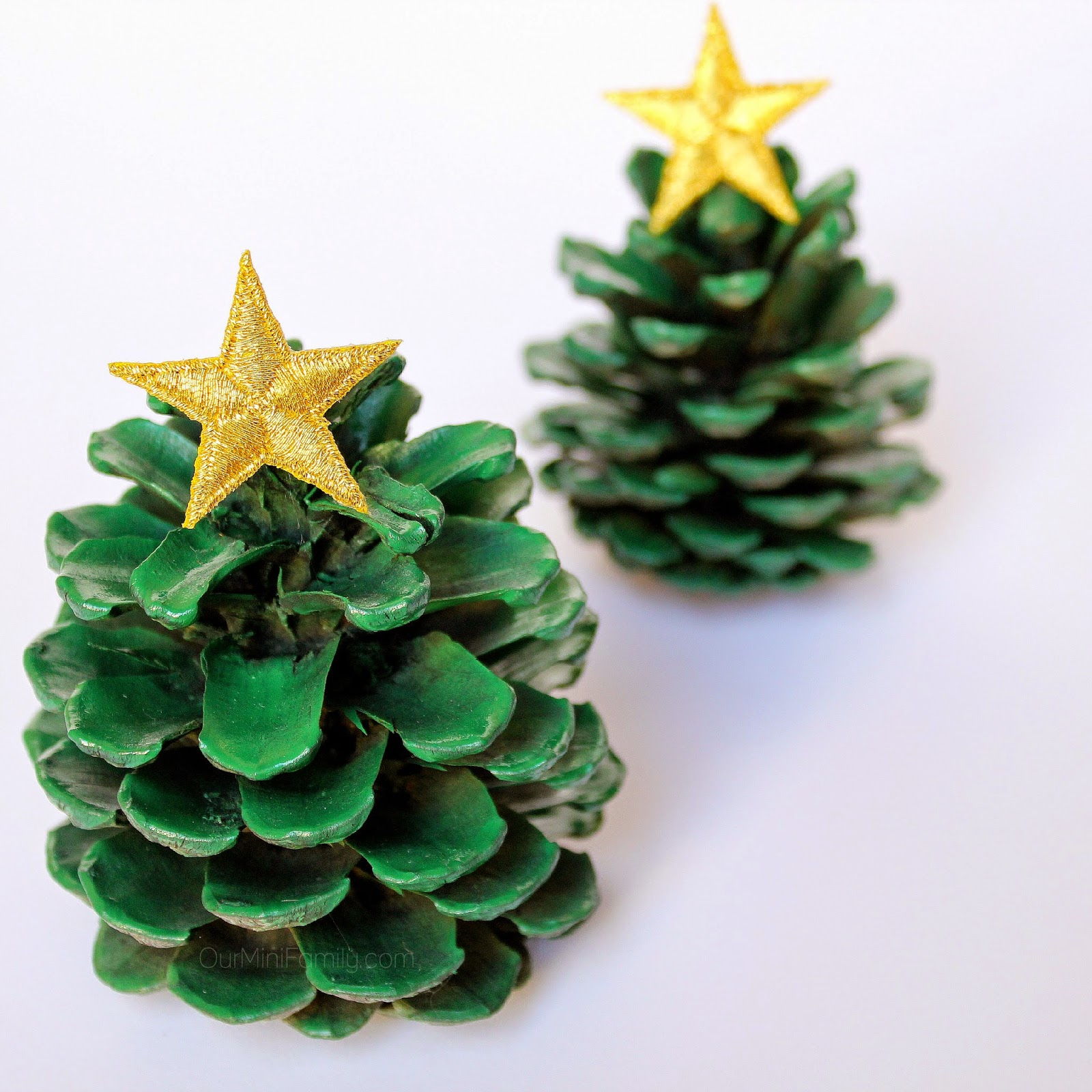 40+ Creative Pinecone Crafts for Your Holiday Decorations --> Pinecone Christmas Trees
