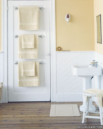 40+ Brilliant DIY Storage and Organization Hacks for Small Bathrooms --> Install multiple towel bars behind the bathroom door to hang towels