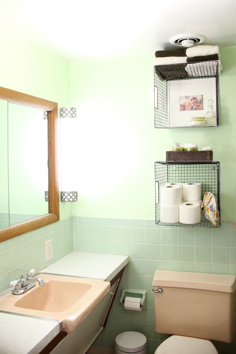 40+ Brilliant DIY Storage and Organization Hacks for Small Bathrooms --> DIY hanging basket bathroom storage