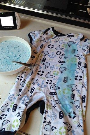 30+ Brilliant Mom Hacks That Will Make Your Life Easier --> Use a mixture of dish soap, hydrogen peroxide and baking soda to easily remove food stains.