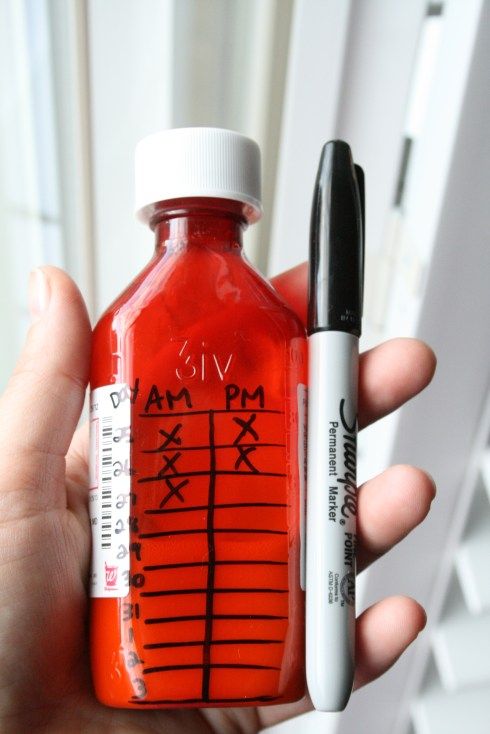 30+ Brilliant Mom Hacks That Will Make Your Life Easier --> Label the medicine bottle to avoid missing a dose.