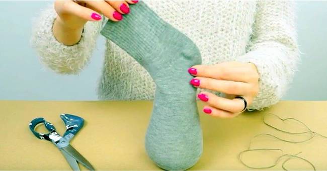 Creative Ideas - DIY No Sew Sock Bunny