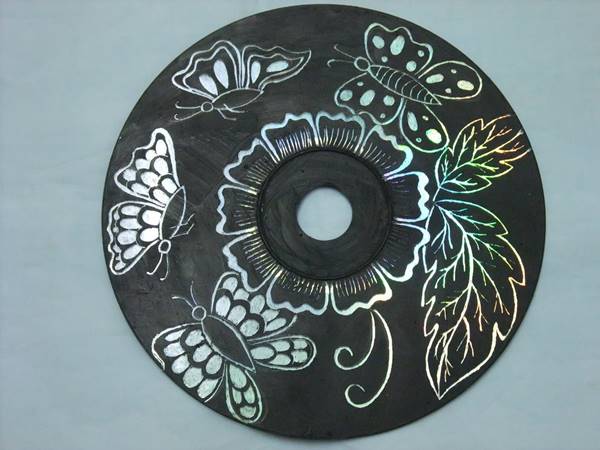 Creative Ideas - DIY Wall Art From Old CDs