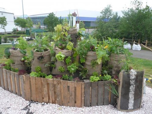 30+ Creative DIY Raised Garden Bed Ideas And Projects --> Sack Gardens