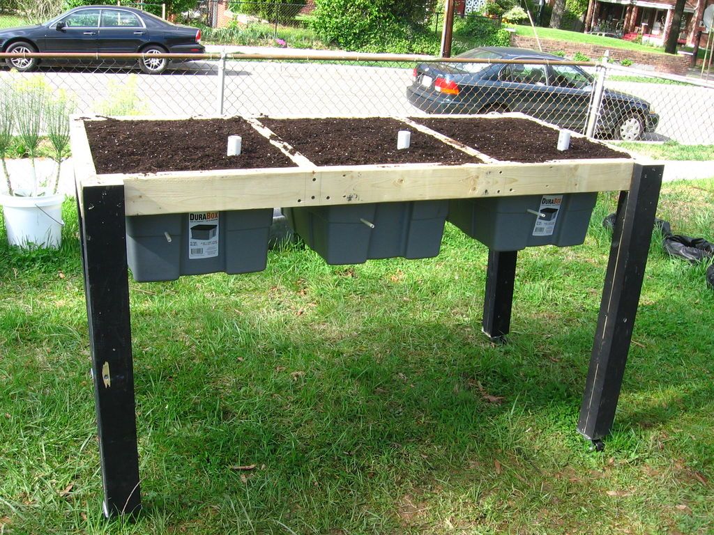 30+ Creative DIY Raised Garden Bed Ideas And Projects --> Self-Watering Veggie Table