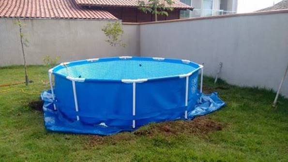 Creative Ideas - DIY Above Ground Swimming Pool With Pallet Deck 1