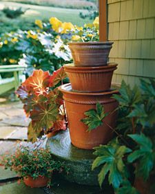 40+ Creative DIY Water Features For Your Garden --> DIY Pyramidal Pots Water Fountain
