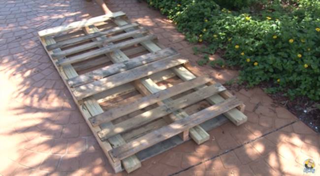 Creative Ideas - DIY Pallet Swing Bed