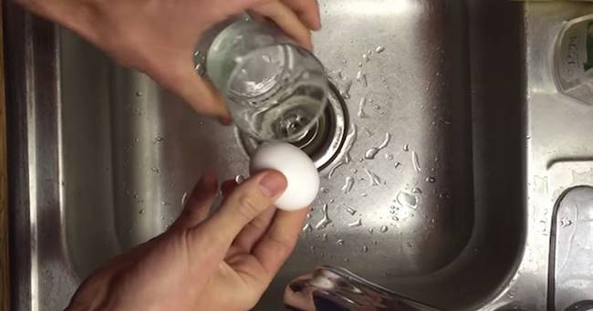 Creative Ideas - How to Quickly Peel a Boiled Egg