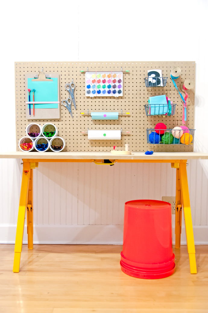 25+ Creative DIY Projects to Make a Craft Table --> DIY Crafting Station For Kids