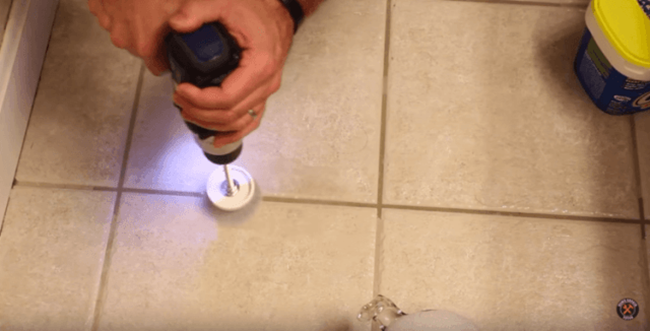 Awesome DIY Trick to Clean Grout in Your Kitchen and Bathroom