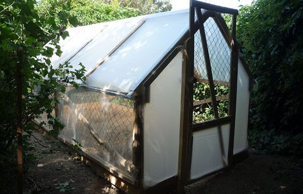 DIY Low-Cost Wood Pallet Greenhouse