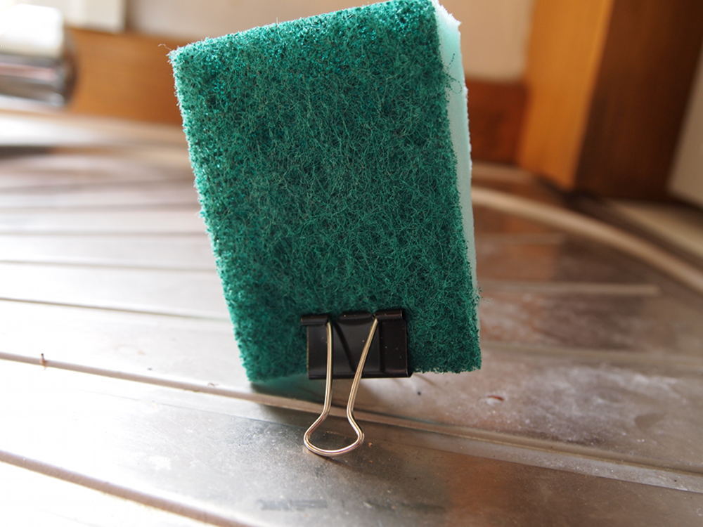 Keep sponge dry and free from mildew by using a binder clip as a stand