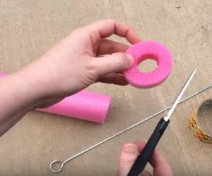 How to DIY Small Pom-Poms with a Fork, iCreativeIdeas.com